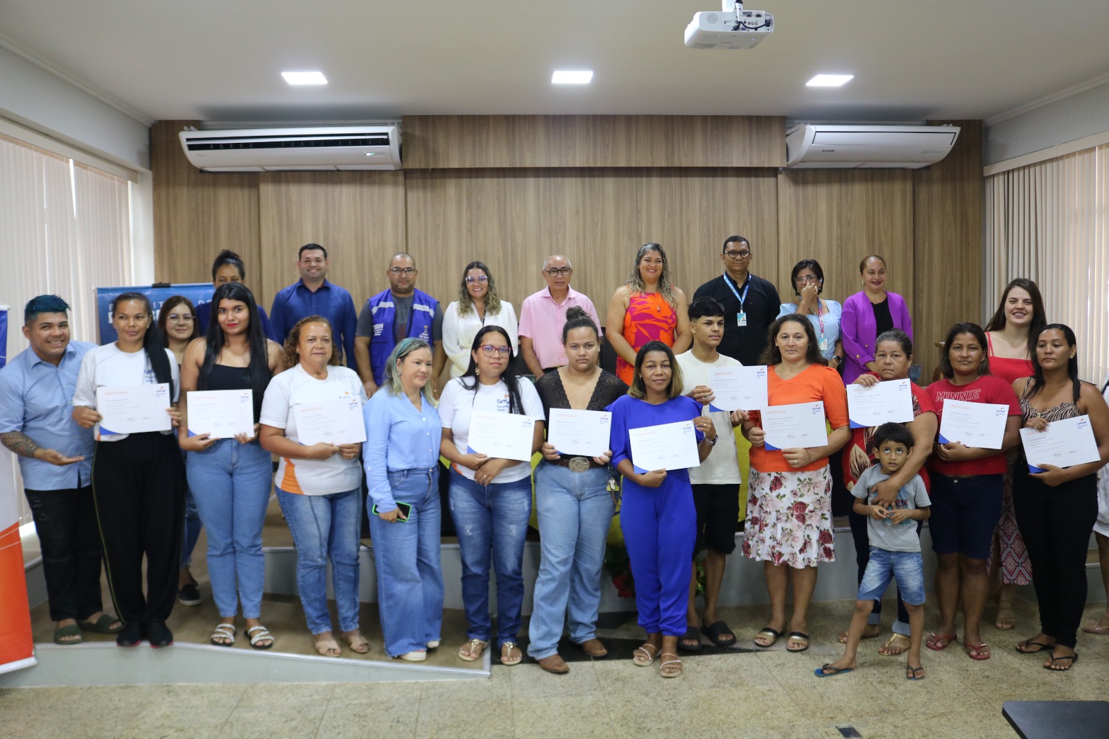 Senac e Prefeitura de Rio Branco entregam certificados para 43 alunos em cursos profissionalizantes